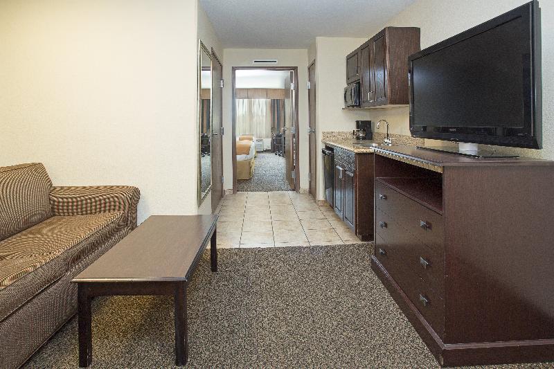 Hotel Express&suites Pueblo, An Ihg Pueblo